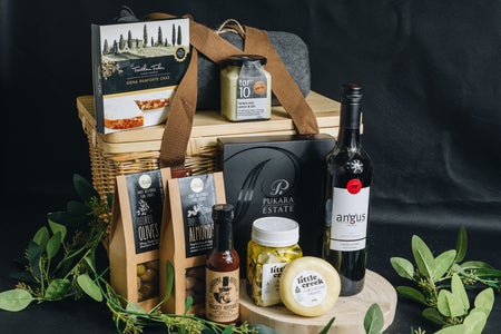 LUXURY PICNIC HAMPER COOLER GIFT ANGUS THE BULL - Central Coast Hampers and Gifts