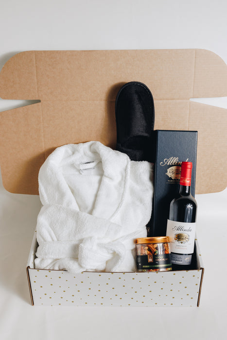 Men's Robe & Wine Gift Hamper